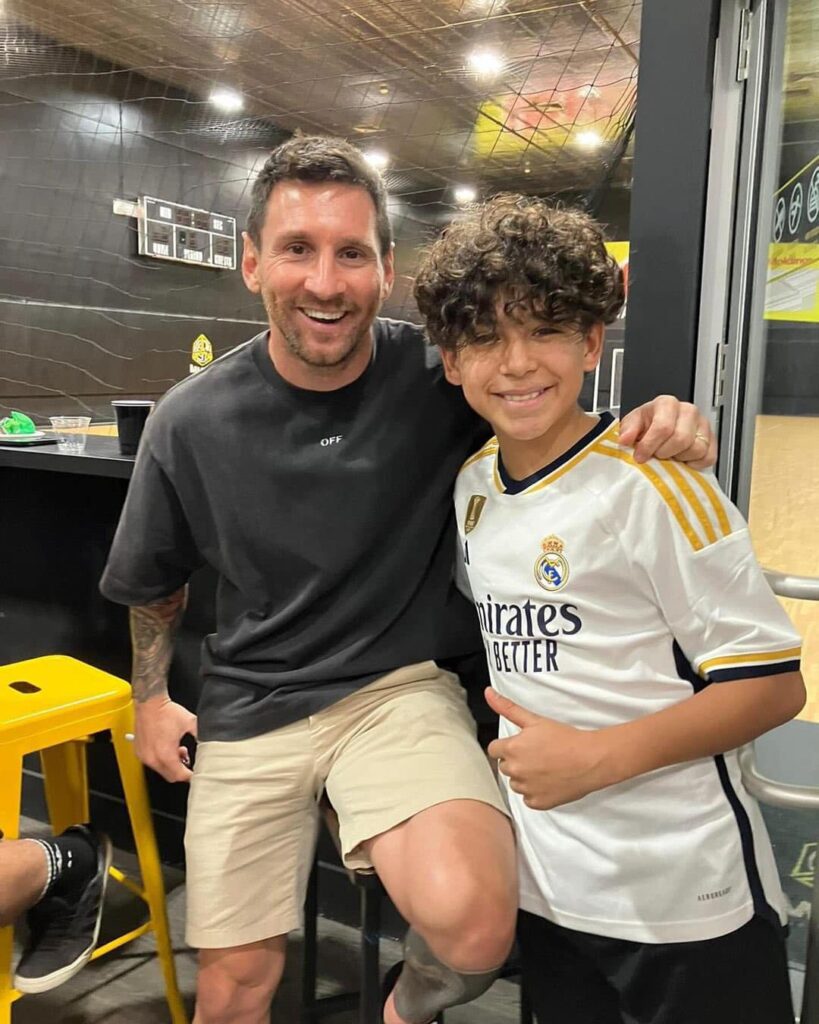 tin.Messi Takes Photos with Thiago and U12 Inter Miami on Young Eleazar ...